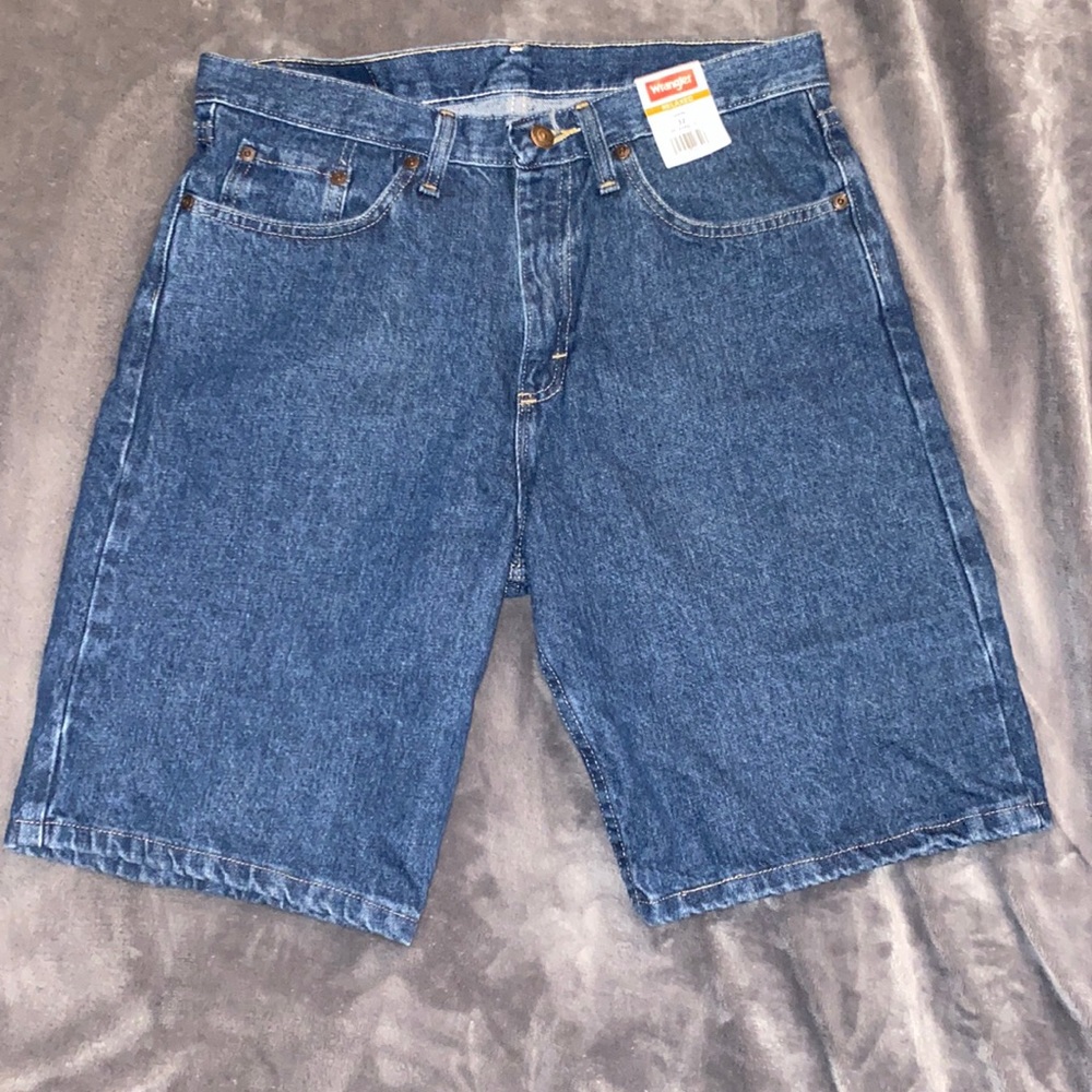 WRANGLER Relaxed Fit Men's Denim Shorts Size 32
Medium Stonewash
